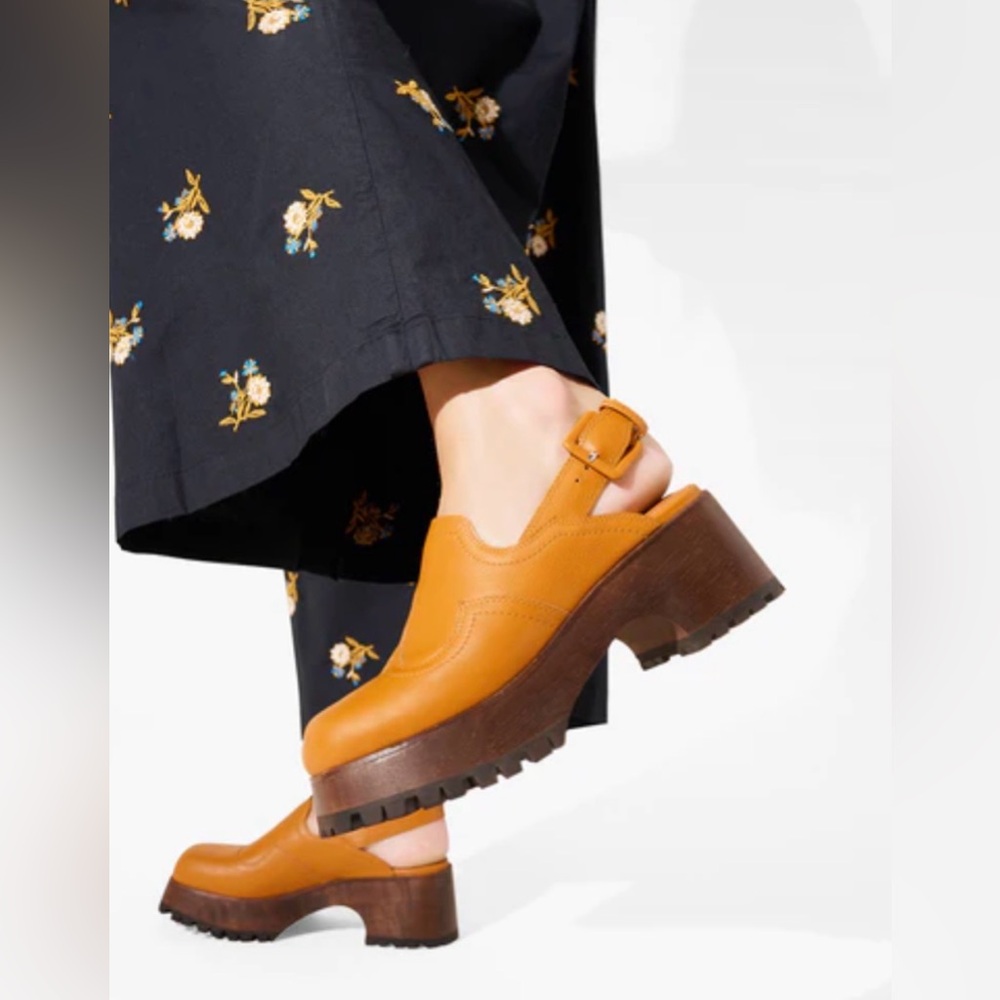 NWOT Charlotte Stone Caramel Leather Chunky Platform Slingback Clogs